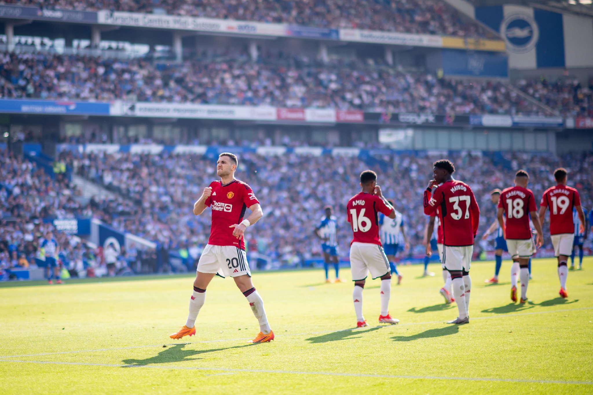 夺得英超冠 夺得英超冠